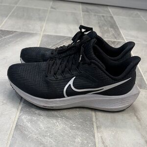 Nike Women’s Zoom Pegasus Black W9
